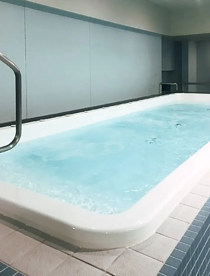 フィットネスクラブの温水プールに オーダーメイド浴槽の施工例 浴槽試作販売 Com フィットネスクラブの温水プールに オーダーメイド浴槽の施工例 浴槽試作販売 Com